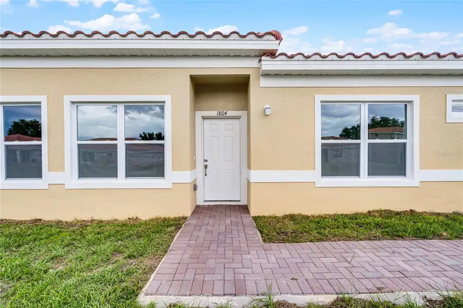 Exterior details and patio area of a home in , Kissimmee (Image 16).