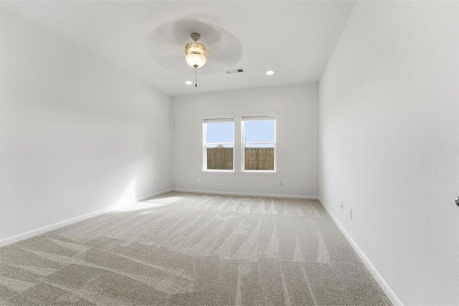 Spacious, unfurnished interior of a new home in Saddlebrook Estates, Waxahachie (Image 19).