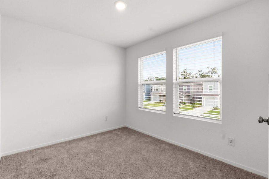 Spacious, unfurnished interior of a new home in Tavola, New Caney (Image 31).