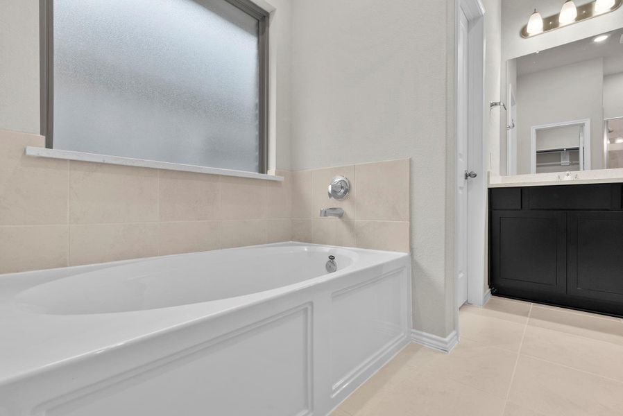 Furnished interior view inside a new home in The Highlands 45', Porter (Image 12).