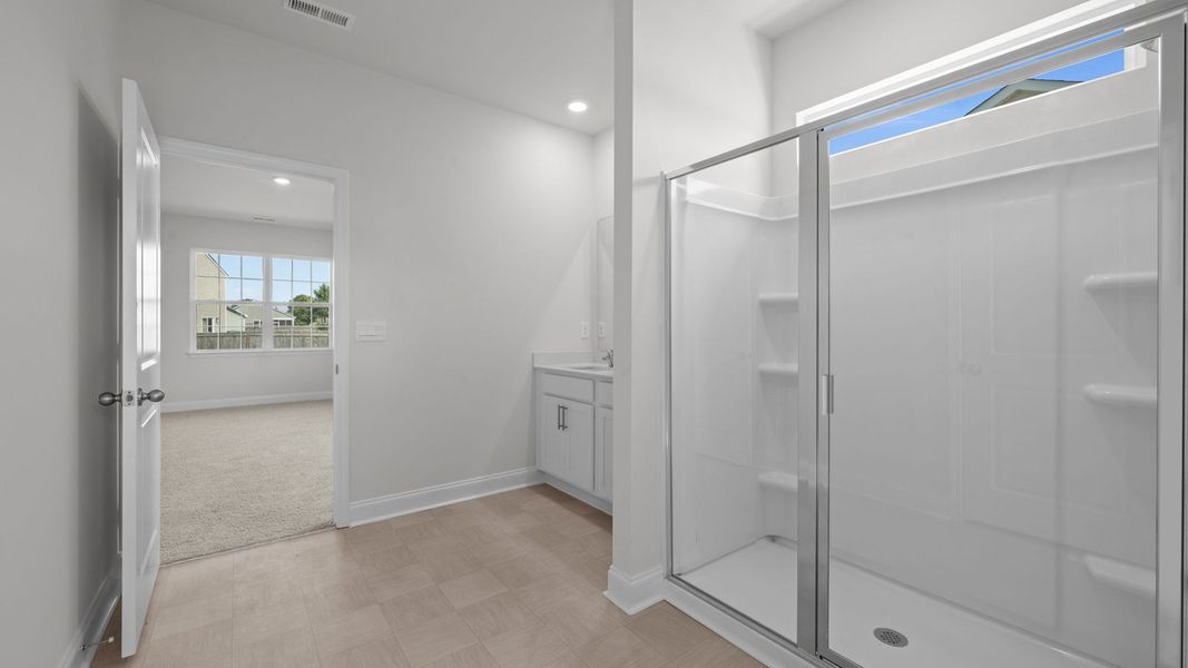 Spacious, unfurnished interior of a new home in Tyler - Home on the Lake, New Bern (Image 31).