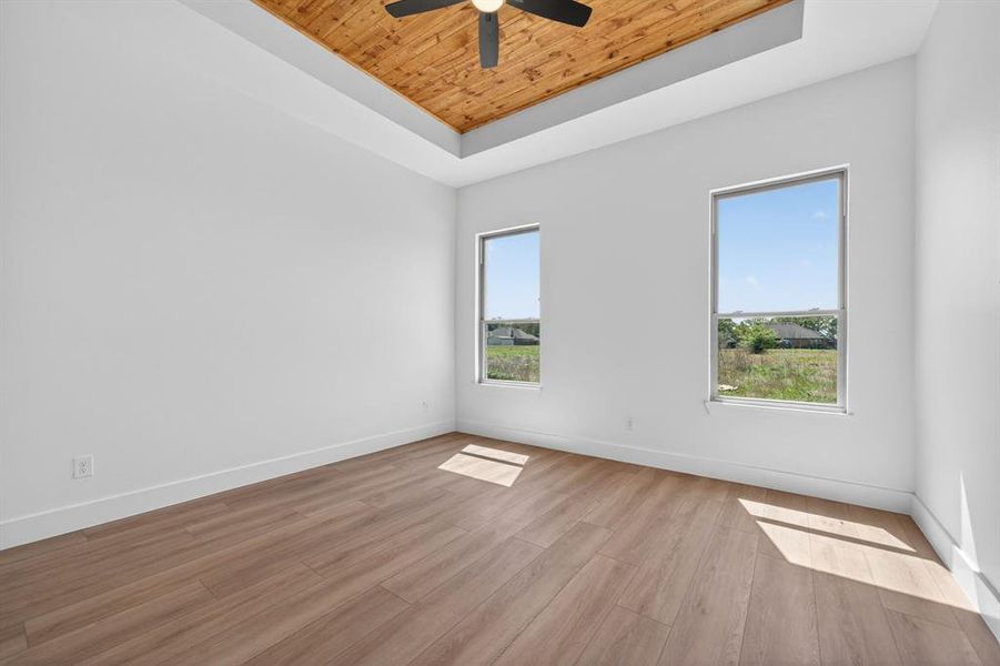 Spacious, unfurnished interior of a new home in , Lone Oak (Image 23).