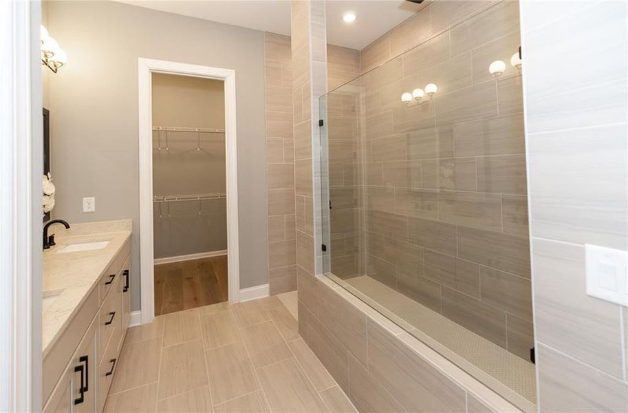 Furnished interior view inside a new home in Aberdeen, Hoschton (Image 33).