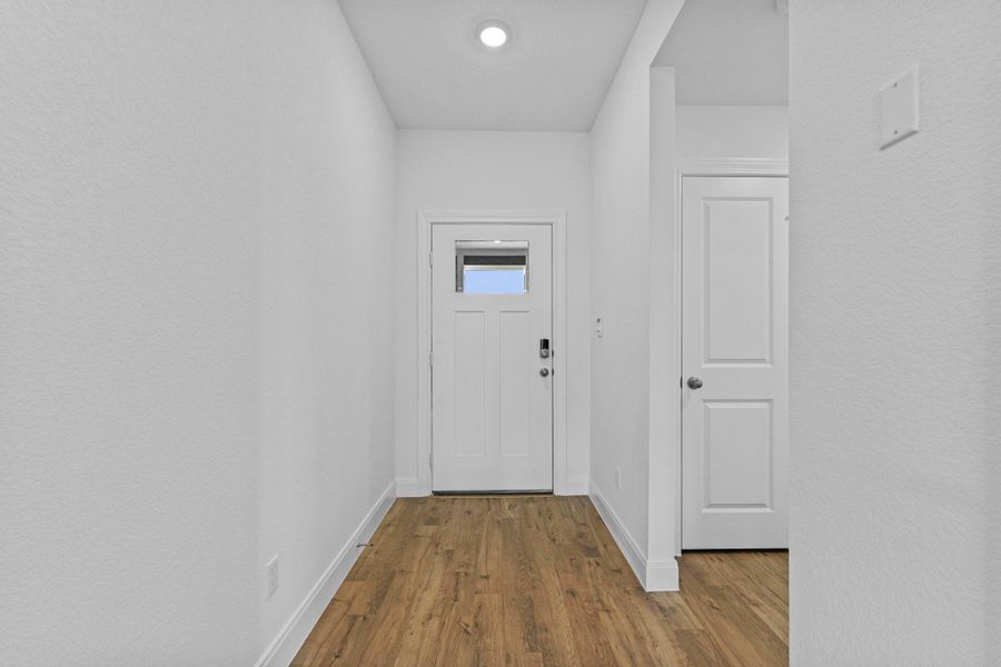 Spacious, unfurnished interior of a new home in Railhead, Cedar Creek (Image 36).