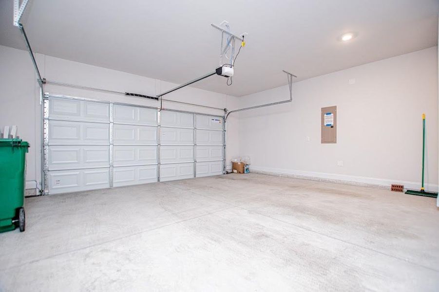 Spacious, unfurnished interior of a new home in Windmill Park, Carrollton (Image 52). Spacious, unfurnished interior of a new home in Windmill Park, Carrollton (Image 52).