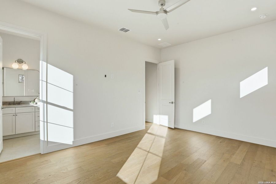Spacious, unfurnished interior of a new home in , Terrell Hills (Image 53).