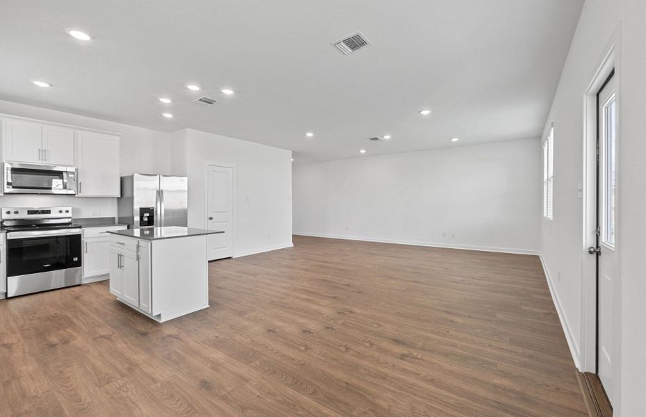 Spacious, unfurnished interior of a new home in Sonterra, Jarrell (Image 22). Spacious, unfurnished interior of a new home in Sonterra, Jarrell (Image 22).