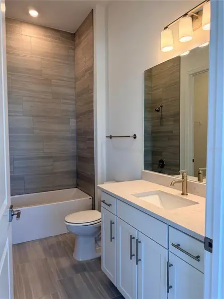 Furnished interior view inside a new home in , Lakewood Ranch (Image 4).
