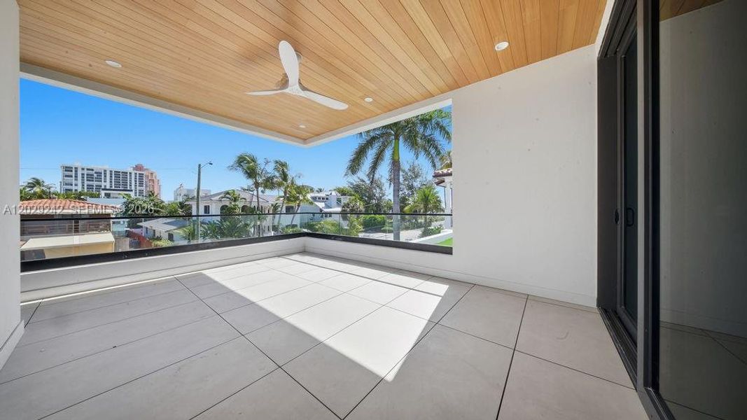 Exterior details and patio area of a home in , Fort Lauderdale (Image 26).