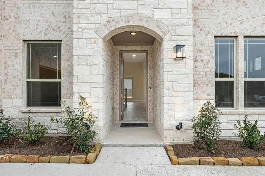 Exterior details and patio area of a home in Sunrise at Garden Valley, Waxahachie (Image 27).