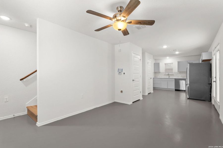 Spacious, unfurnished interior of a new home in , San Antonio (Image 18).