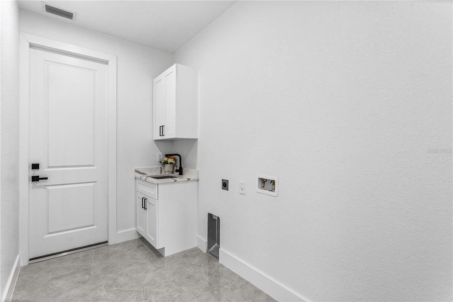 Furnished interior view inside a new home in , Cape Coral (Image 13).