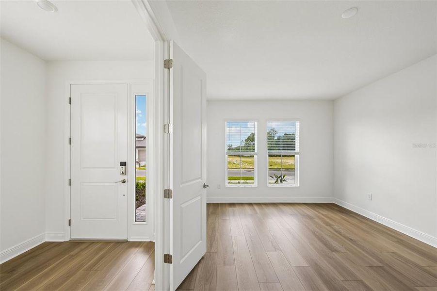 Spacious, unfurnished interior of a new home in Grand Park, Sarasota (Image 18).