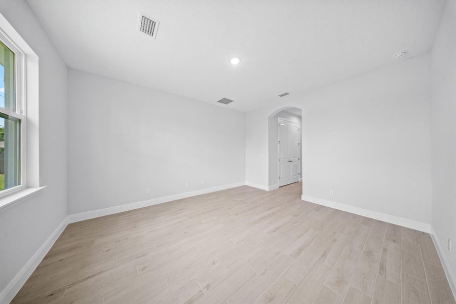 Spacious, unfurnished interior of a new home in , Port St. Lucie (Image 25).