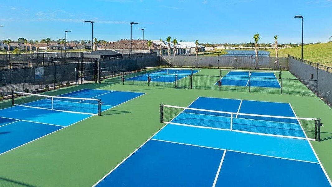 Community amenities in Esplanade at Center Lake Ranch, St. Cloud (Image 27).