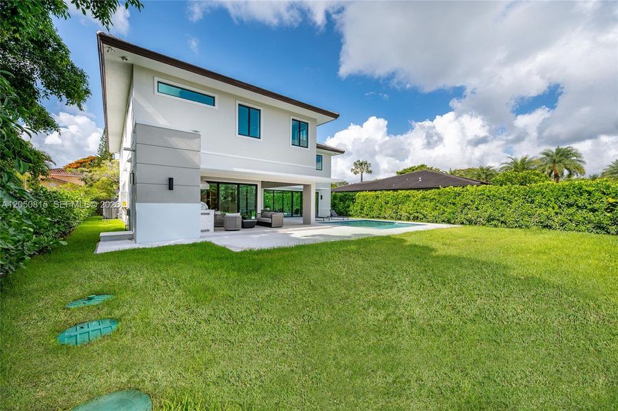 Exterior details and patio area of a home in , Miami (Image 29).