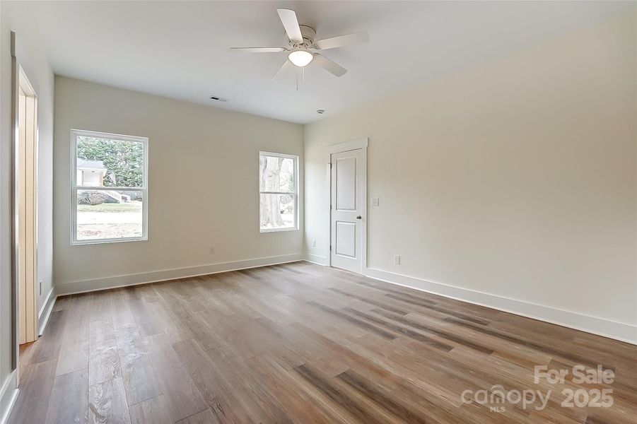 Primary Bedroom w/ Walk-in Closet and Private Full Bathroom