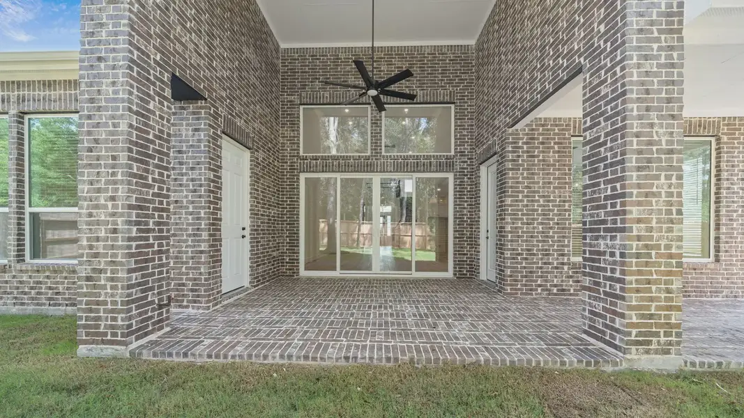 Representative exterior details of a home built from the Waterloo by Chesmar Homes in Sofi Lakes, Katy (Image 3).