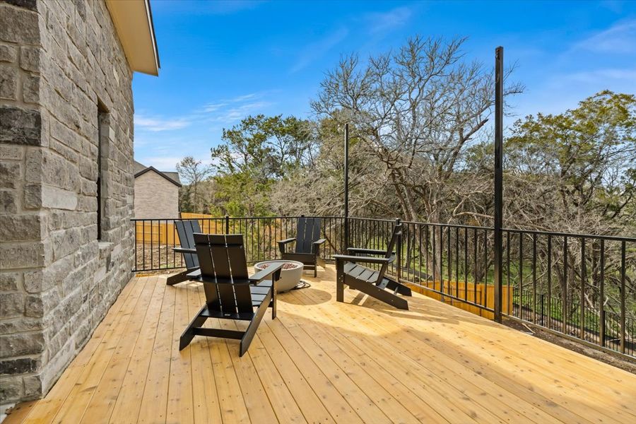 Exterior details and patio area of a home in 6 Creeks, Kyle (Image 25).