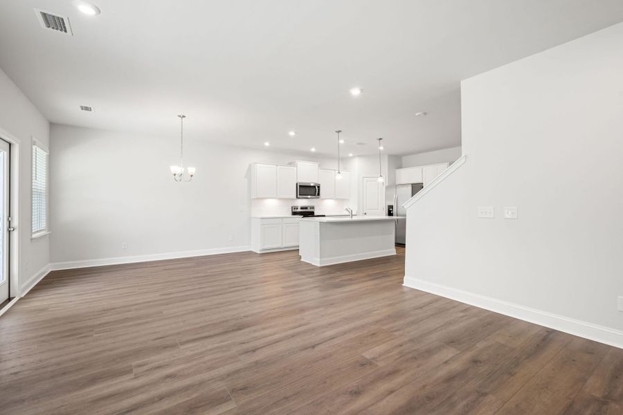 Spacious, unfurnished interior of a new home in Waterways, Richmond Hill (Image 17).