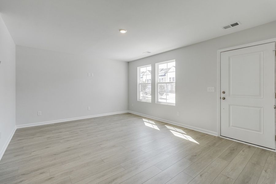 Spacious, unfurnished interior of a new home in Astoria, Columbia (Image 17).