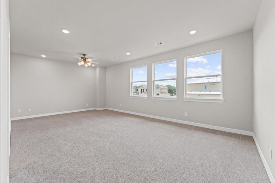 Spacious, unfurnished interior of a new home in , Seabrook (Image 19).