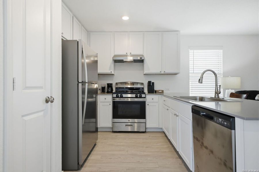 Furnished interior view inside a new home in Lodi Grove, Floresville (Image 11).