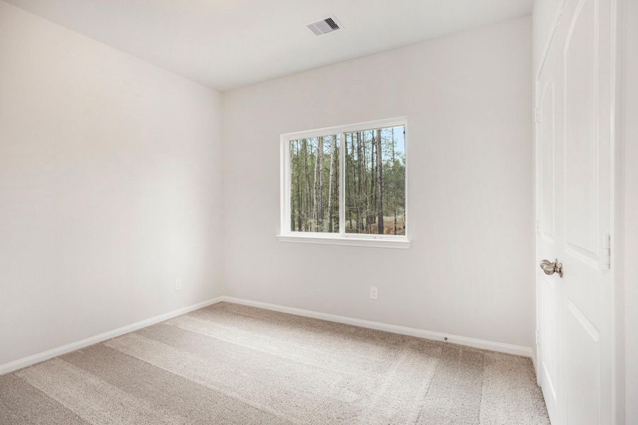 Spacious, unfurnished interior of a new home in , Bay City (Image 17).