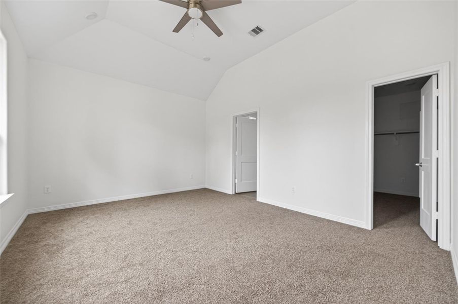 Spacious, unfurnished interior of a new home in , Hempstead (Image 43).