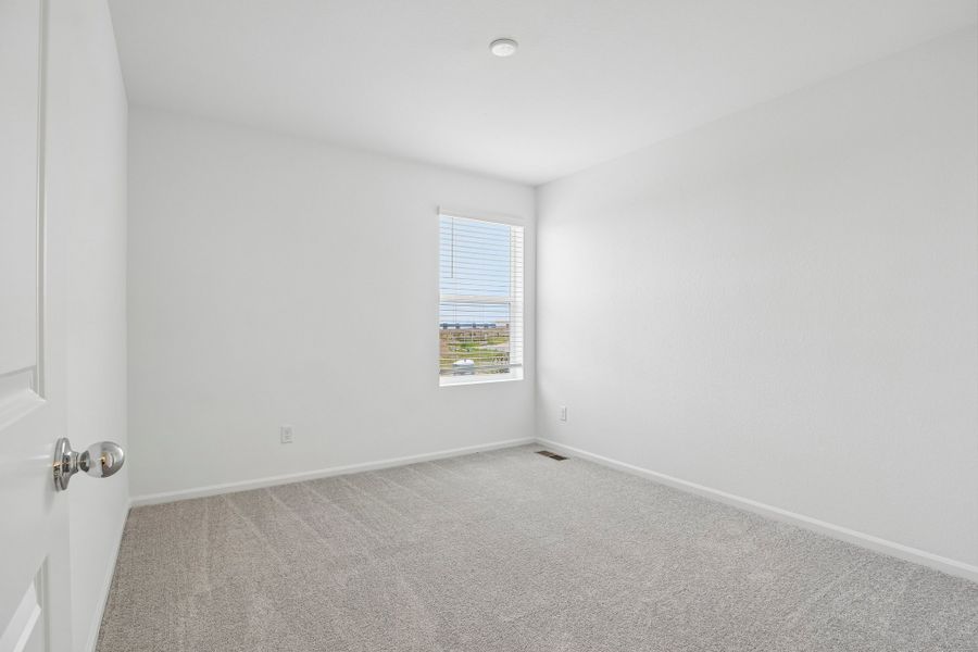 Spacious, unfurnished interior of a new home in Windler, Aurora (Image 19).