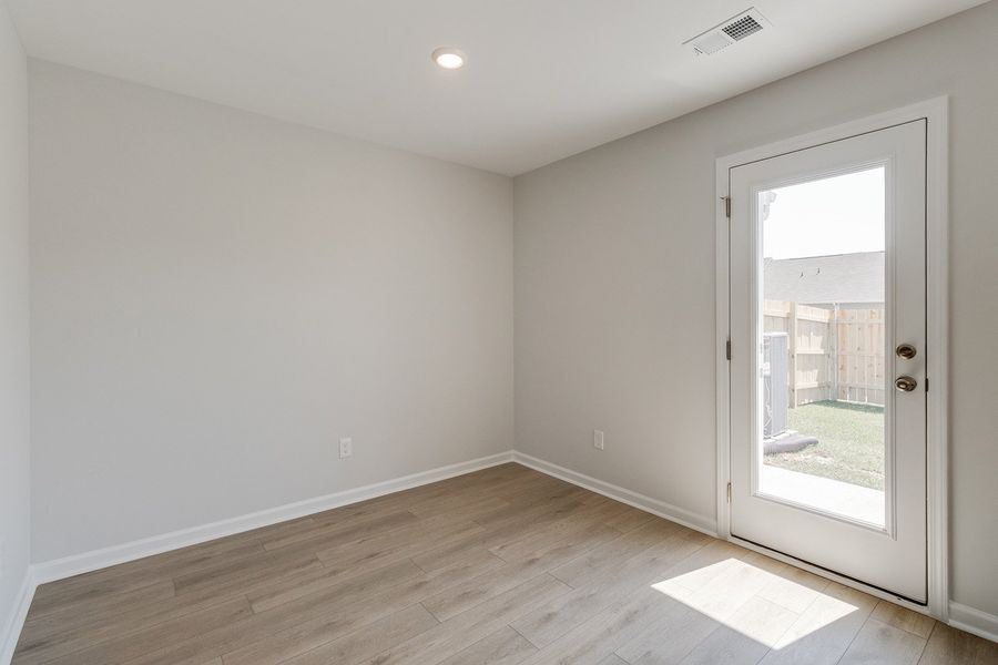 Spacious, unfurnished interior of a new home in Astoria, Columbia (Image 17).