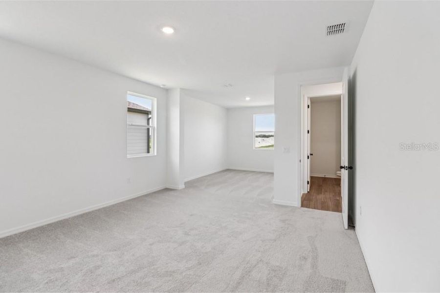 Spacious, unfurnished interior of a new home in , New Smyrna Beach (Image 16).