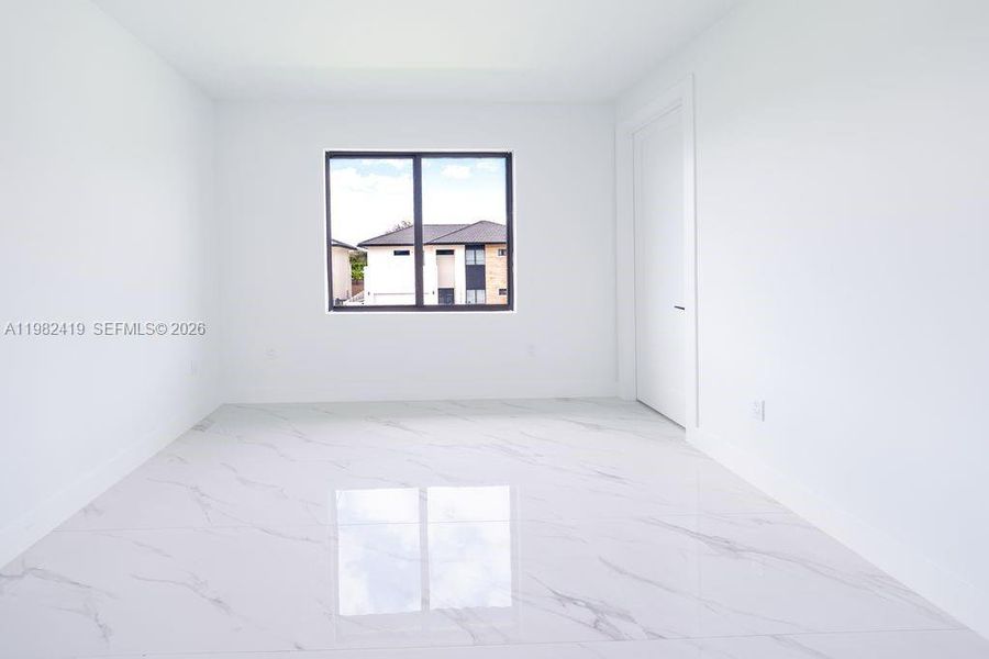 Spacious, unfurnished interior of a new home in , Miami (Image 33).