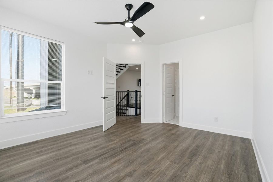 Spacious, unfurnished interior of a new home in , Houston (Image 26).