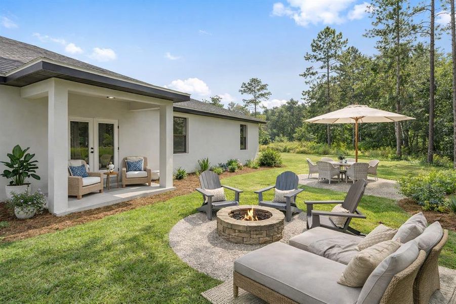 Exterior details and patio area of a home in , Ocala (Image 3).
