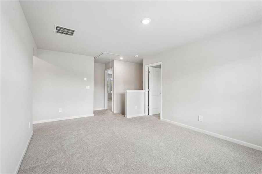 Spacious, unfurnished interior of a new home in Northwoods at Mirror Lake, Villa Rica (Image 40).