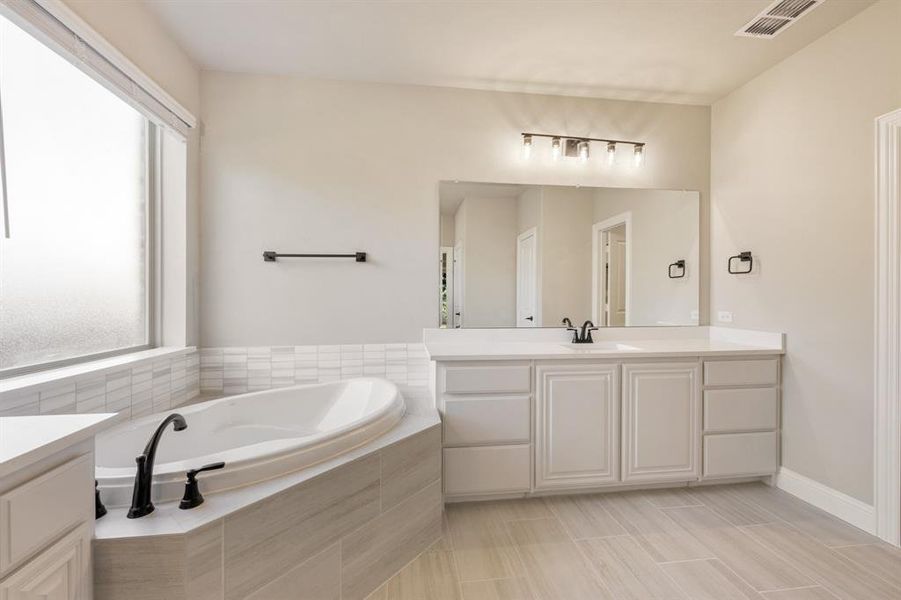 Furnished interior view inside a new home in Triple Diamond Ranch, Mansfield (Image 10). Furnished interior view inside a new home in Triple Diamond Ranch, Mansfield (Image 10).