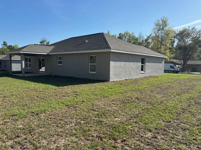 Exterior details and patio area of a home in , Dunnellon (Image 19).