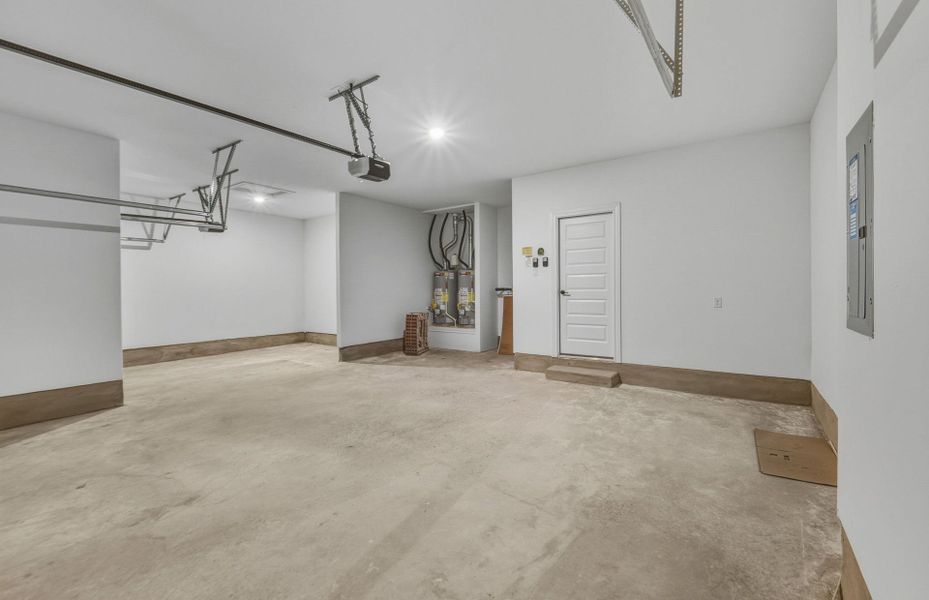 Spacious, unfurnished interior of a new home in Bluffview Reserve, Leander (Image 21). Spacious, unfurnished interior of a new home in Bluffview Reserve, Leander (Image 21).