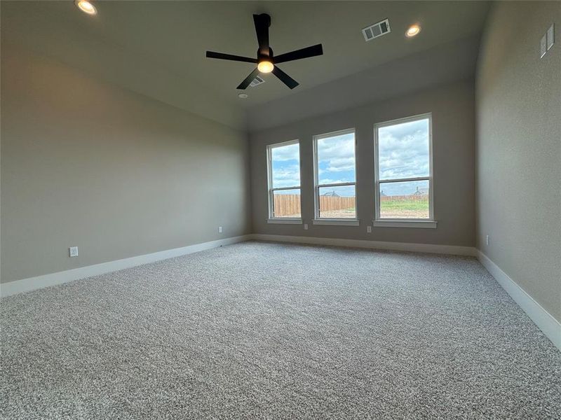 Spacious, unfurnished interior of a new home in Coyote Crossing, Godley (Image 12).