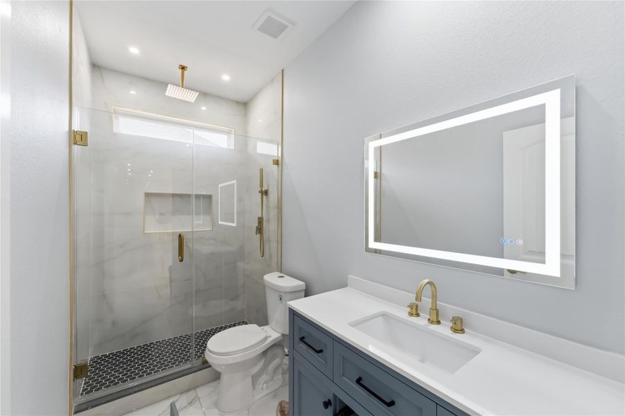 full bath inside bedroom 1