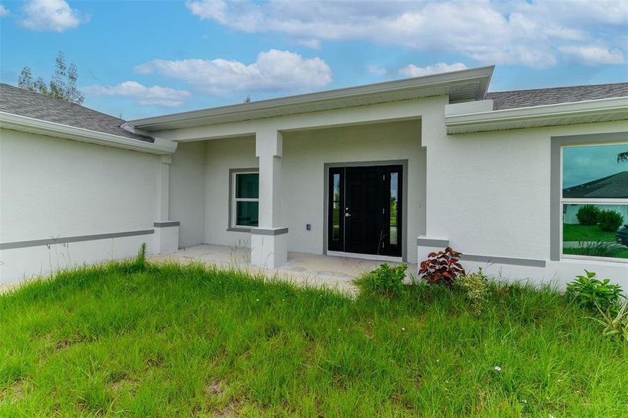 Exterior details and patio area of a home in , Cape Coral (Image 3).