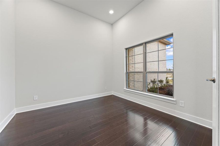 Spacious, unfurnished interior of a new home in Tuscan Estates (1 Acre Lots), Waxahachie (Image 27). Spacious, unfurnished interior of a new home in Tuscan Estates (1 Acre Lots), Waxahachie (Image 27).