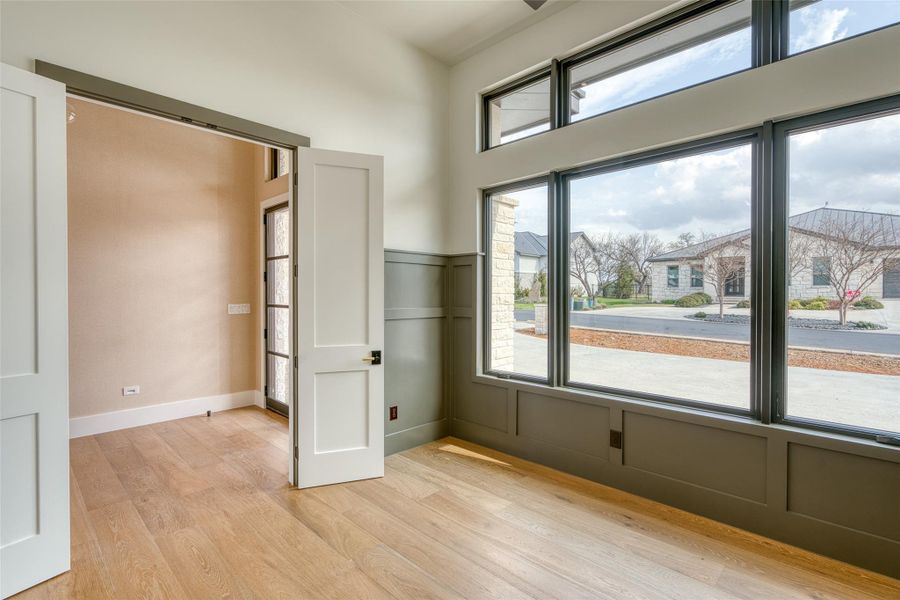 Spacious, unfurnished interior of a new home in , Horseshoe Bay (Image 24).