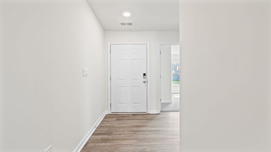 Spacious, unfurnished interior of a new home in Cloverdale Hills, Piedmont (Image 11).