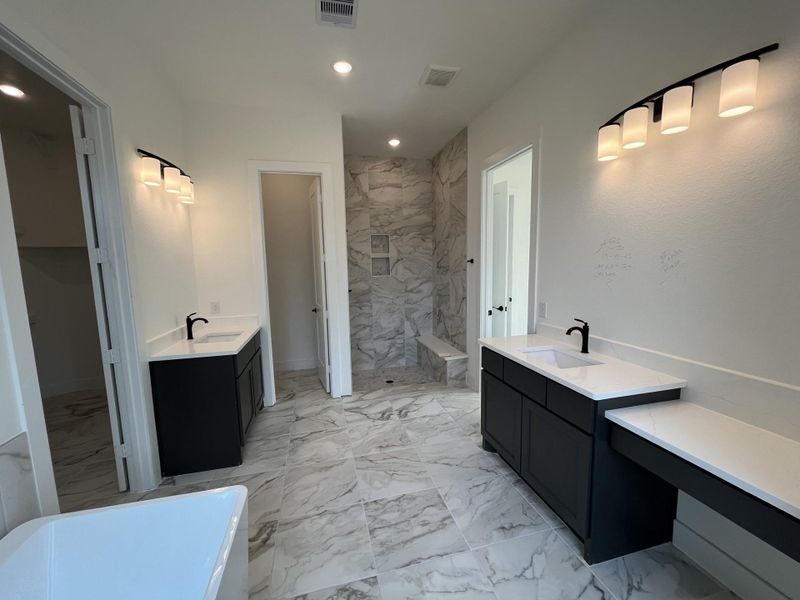 Furnished interior view inside a new home in Evergreen, Conroe (Image 7).