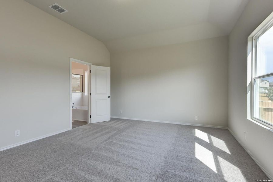 Spacious, unfurnished interior of a new home in Arcadia Ridge, San Antonio (Image 15).