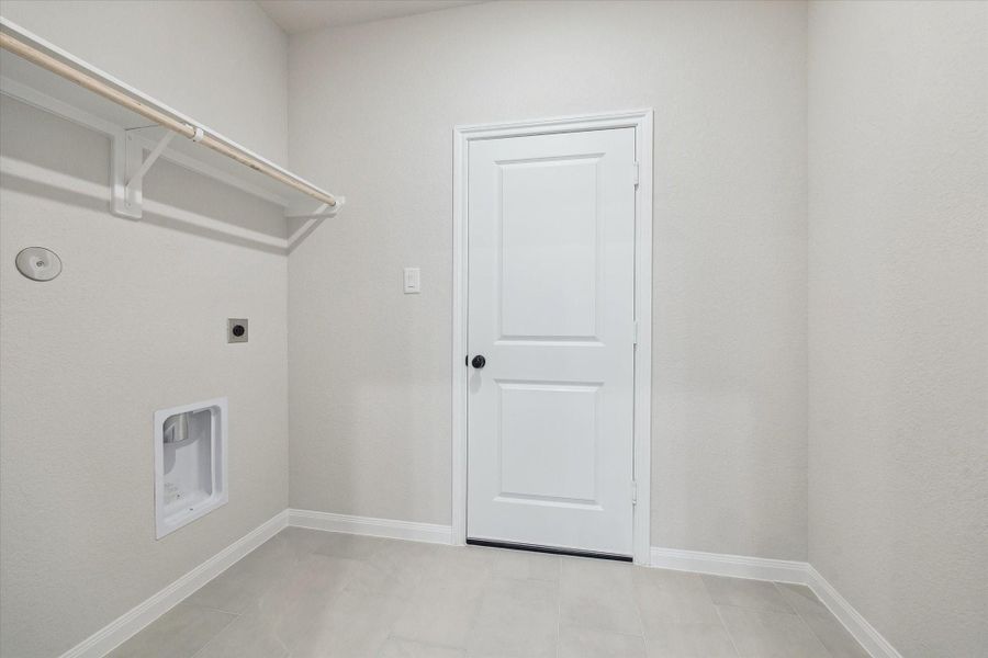 Spacious, unfurnished interior of a new home in Elyson, Katy (Image 28).