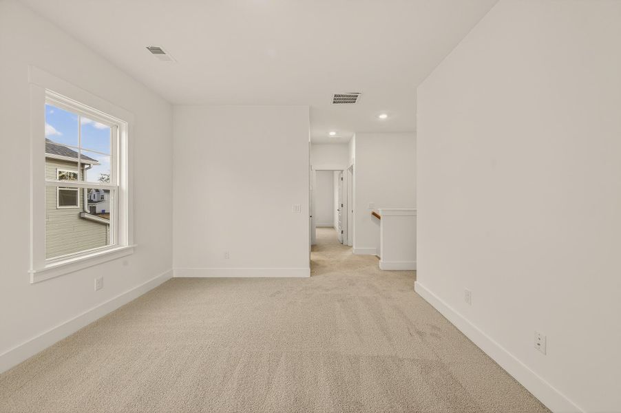 Spacious, unfurnished interior of a new home in Indigo Place, North Charleston (Image 27).