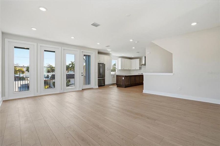 Spacious, unfurnished interior of a new home in , St. Petersburg (Image 22).